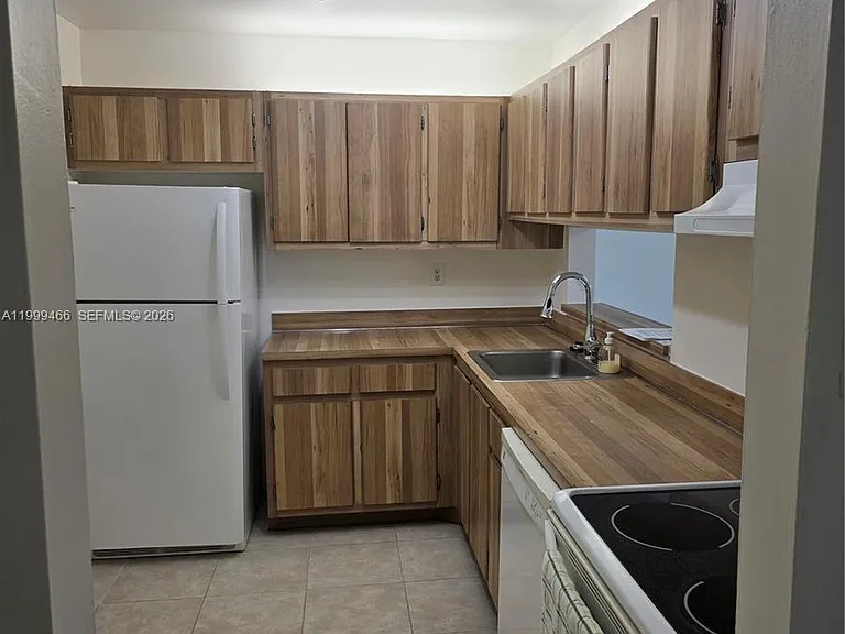 8075 SW 107th Ave #305 — Photo 20