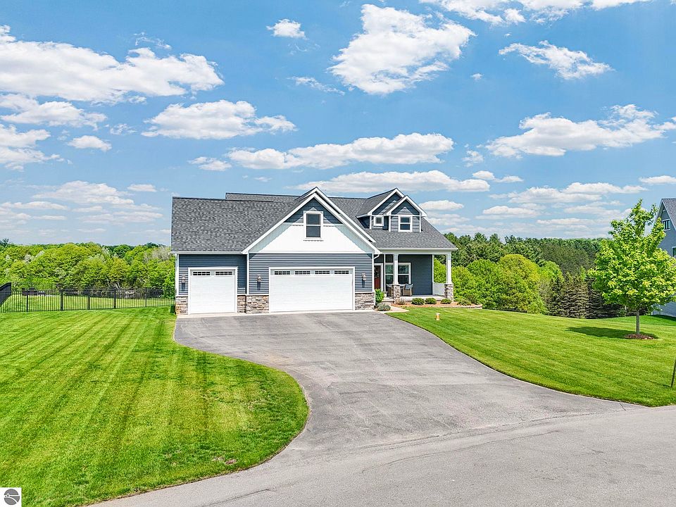 6878 Coyote View Ct, Traverse City, MI 49685 | MLS #1945842 | Zillow