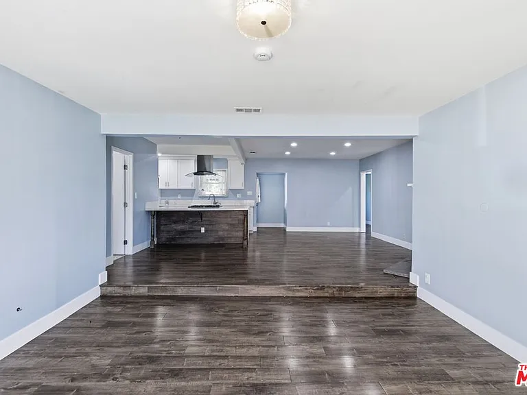 14141 Gault St — Photo 12