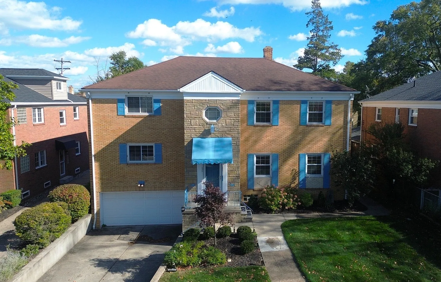 2025 Riverside Dr photo 1