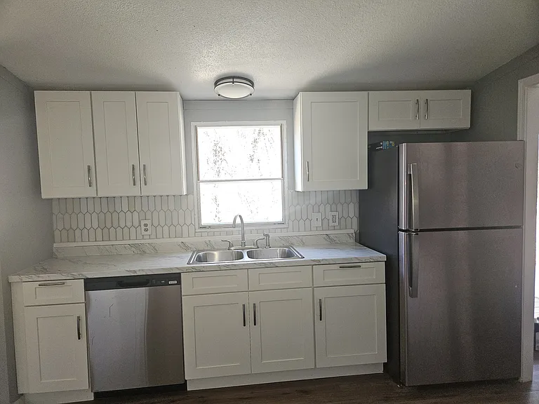 3918 Conley Ln — Photo 6