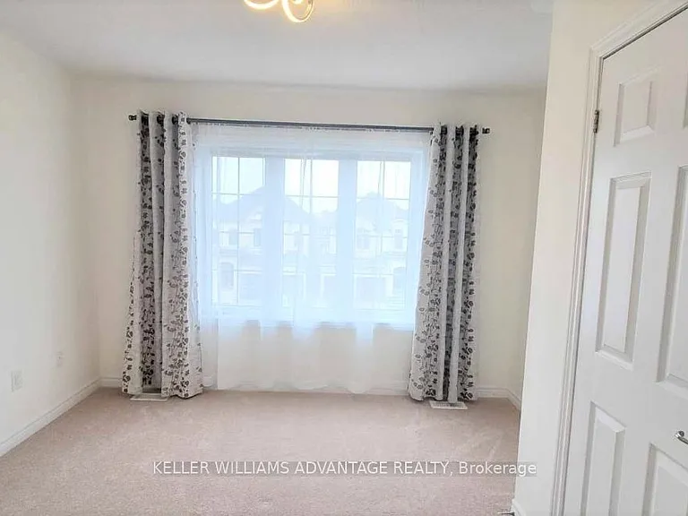 84 Little Britain Cres — Photo 9
