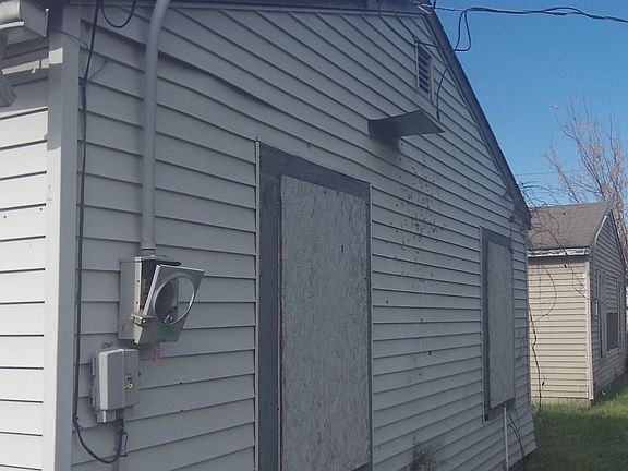 4th image of 2851 N Gladstone Ave