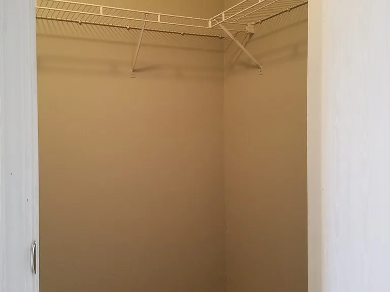 80 Bridgewater Ct — Photo 33