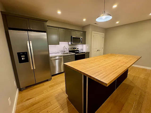 411 Patrick Henry Dr — Photo 19