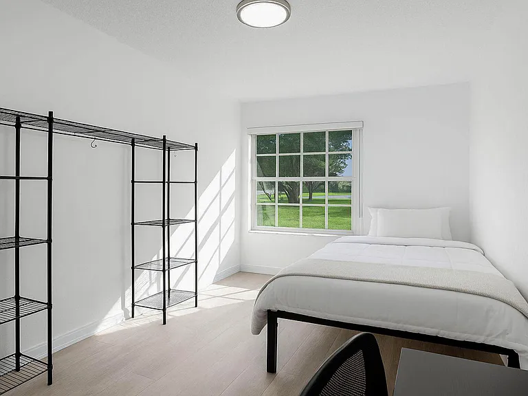 SE Petunia Ave — Photo 3