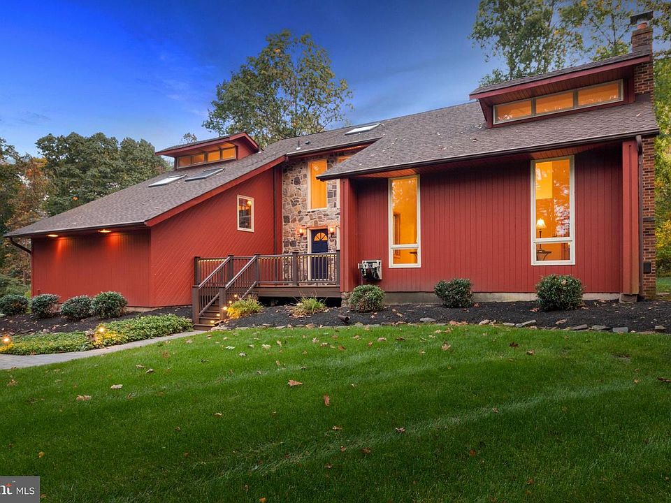 1st image of 7 Skoures Ln