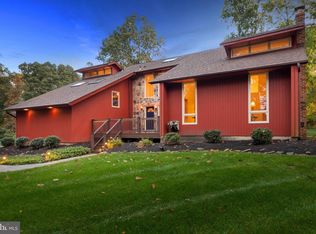 7 Skoures Ln, Newtown, PA