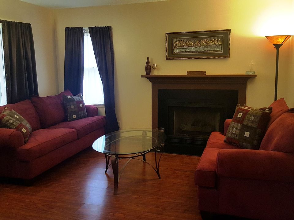 1st image of 208 E McCulloch St