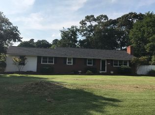 5652 Plantation Dr, Winston Salem, NC 27105