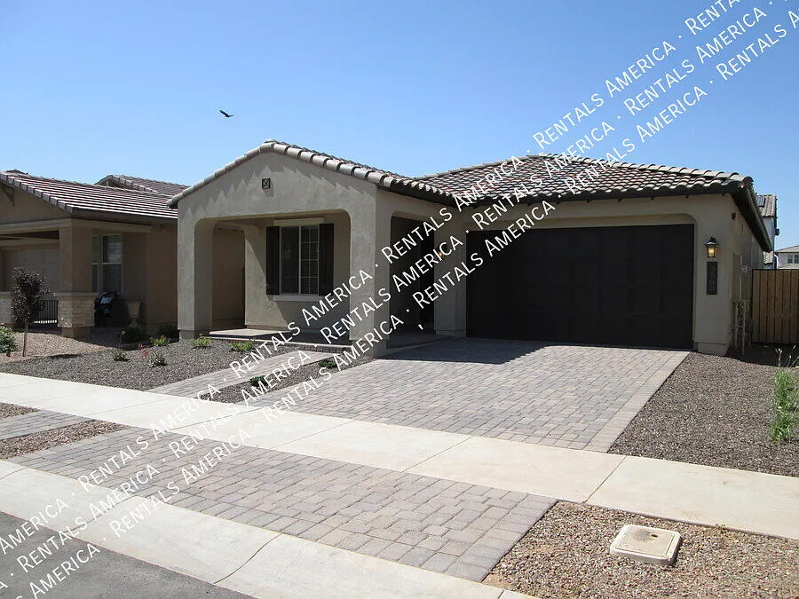 3866 E Loma Vista St