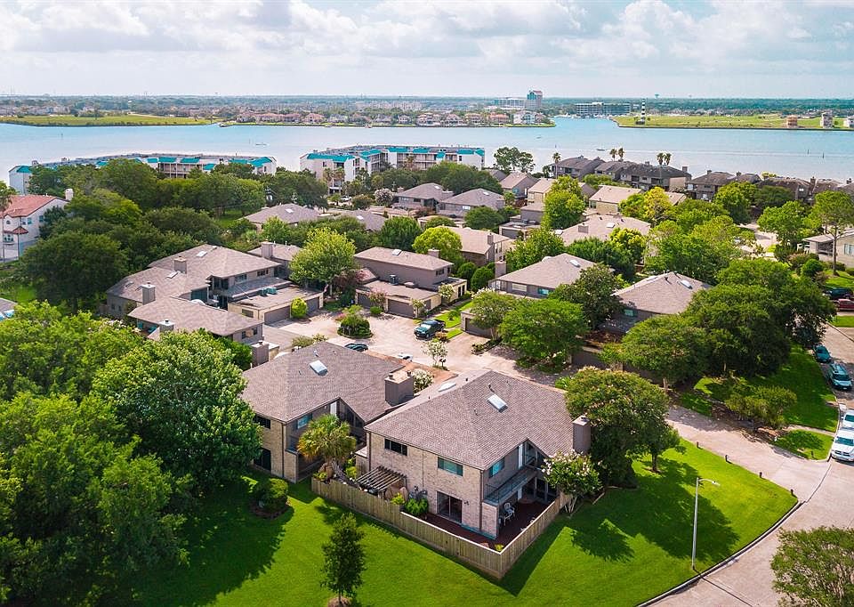 1st image of 18141 Bal Harbour Dr