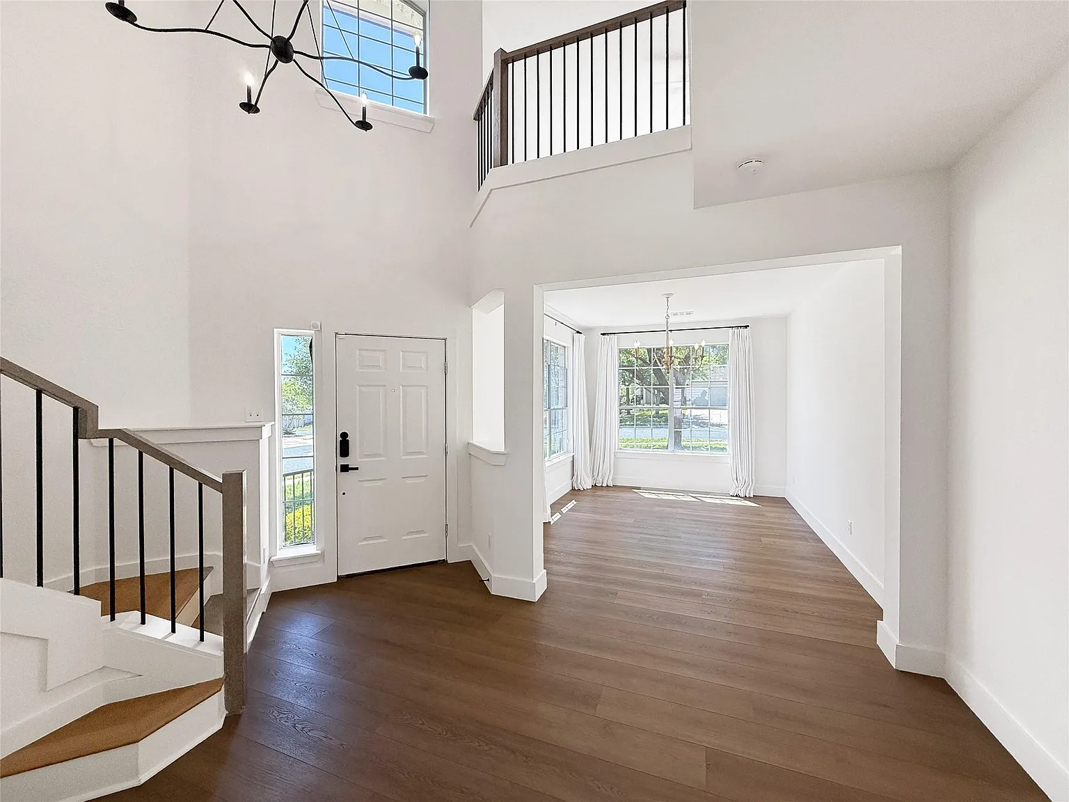 3 bed, 2.5 bath, 2302 sqft, $2,995 — Photo 4