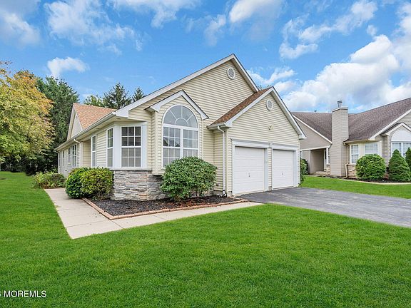 2nd image of 2464 Spring Hill Drive