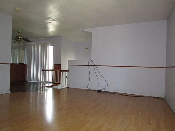 3rd image of 1329 Kingsbury Dr Unit 4