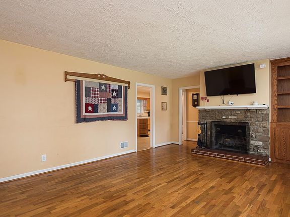 4th image of 504 Robin Ave