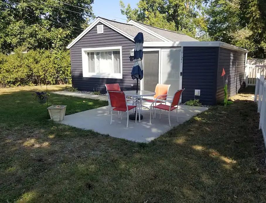 1st image of 10121 W Ferndale Dr
