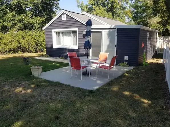 10121 W Ferndale Dr, Manitou Beach, MI 49253