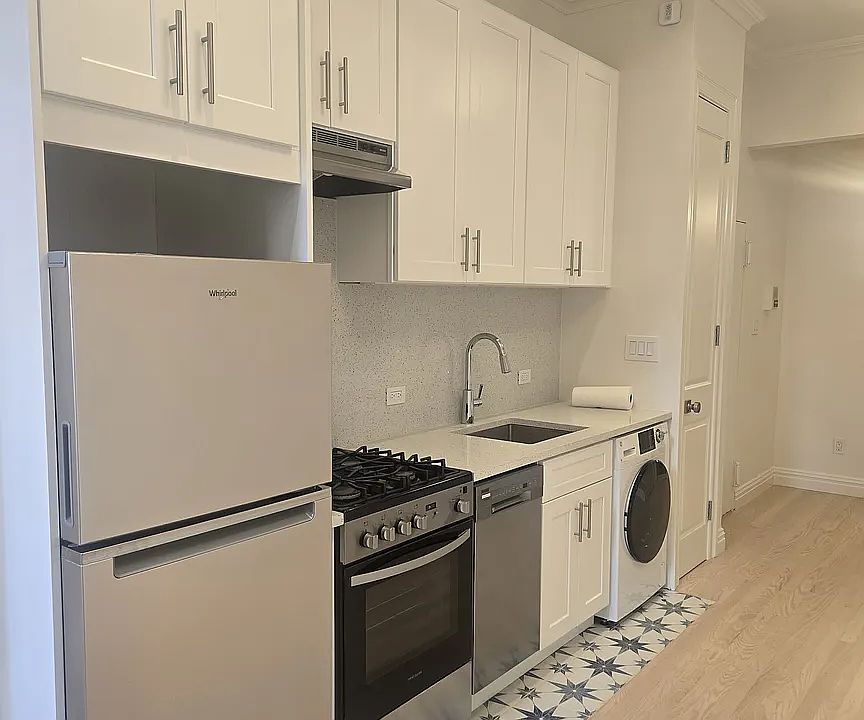 1st image of 245 E 62nd St #4