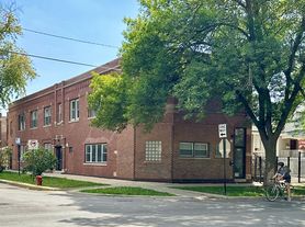 4301 W Wrightwood Ave