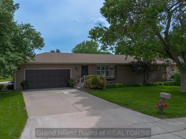 2903 Hancock Pl, Grand Island, NE 68803