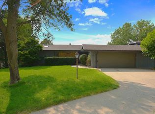 3719 S Briar Path, Sioux City, IA 51104