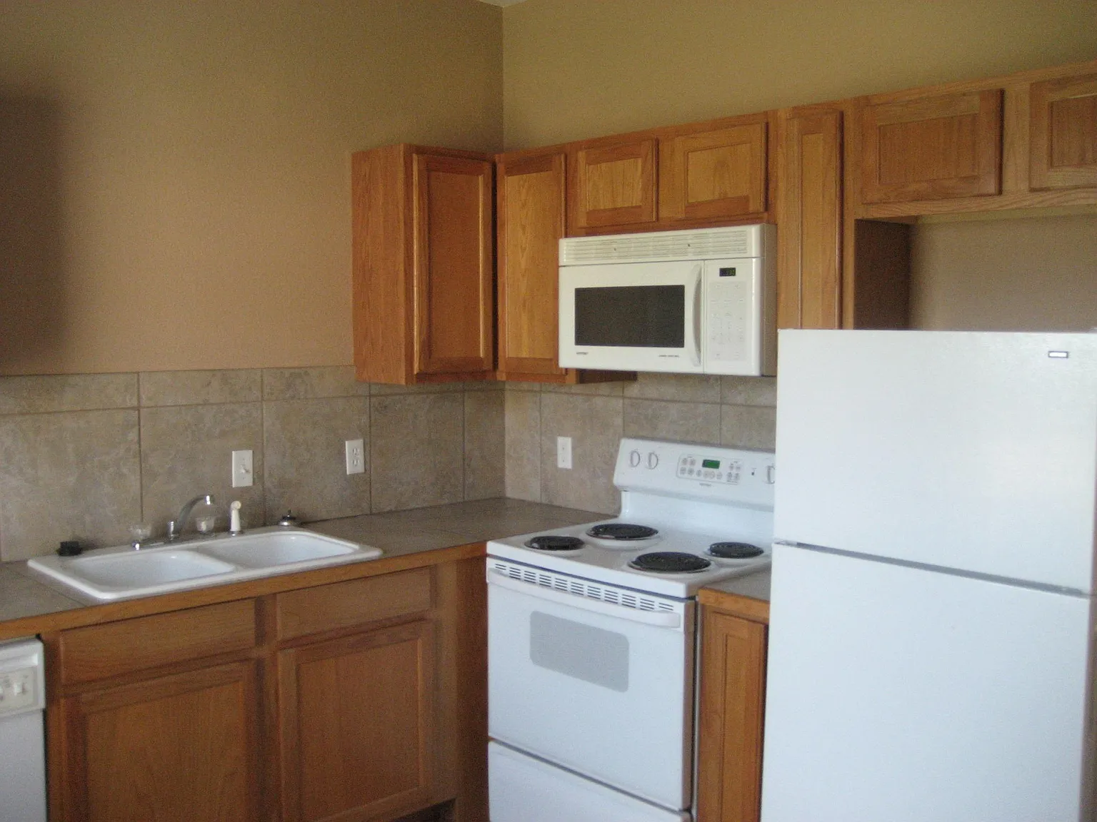 2 bed, 1.5 bath, 1000 sqft, $1,095 — Photo 3