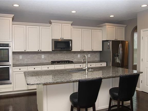 5th image of 670 Bracknell Dr