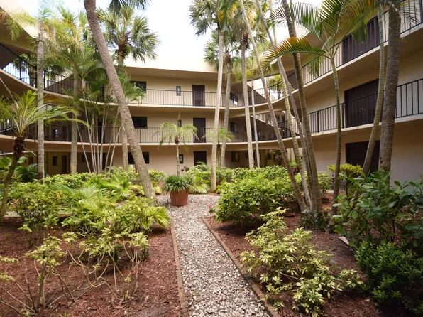 5220 Las Verdes Circle #220, Delray Beach, FL 33484