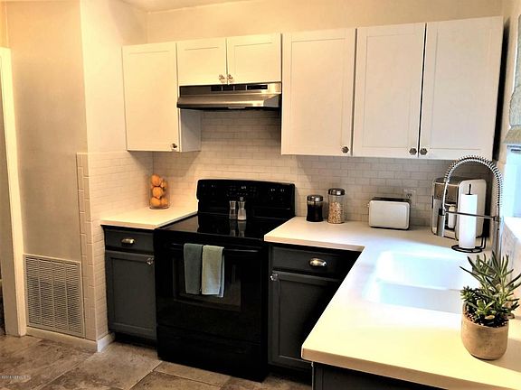 3rd image of 5823 Windermere Dr