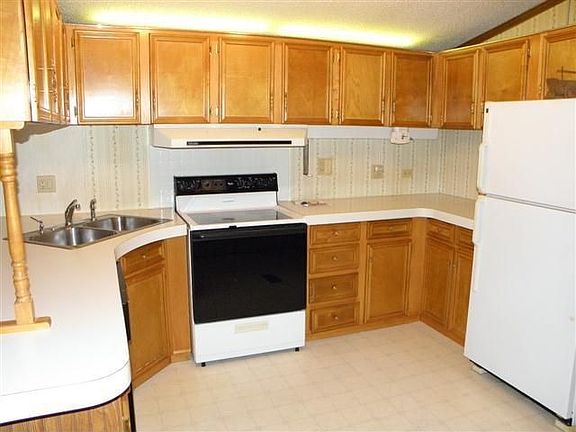 4th image of 29 Julia Dr