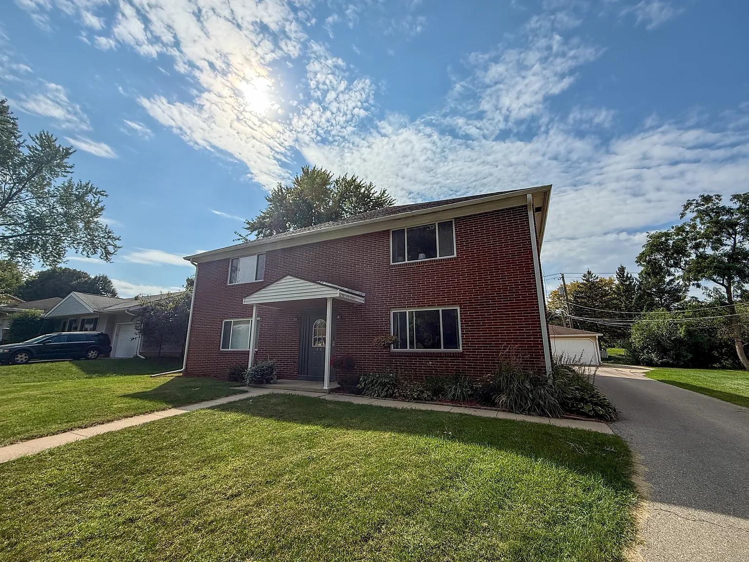 426 Rushmore Ln — Photo 2