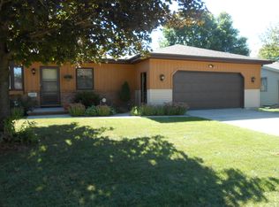 1985 W Marquette St, Appleton, WI 54914