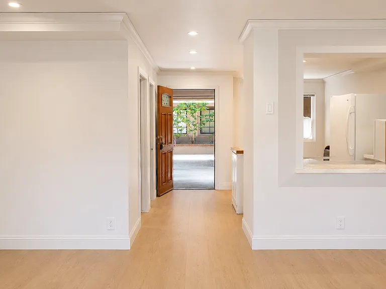8860 Villa La Jolla Dr #3 — Photo 9