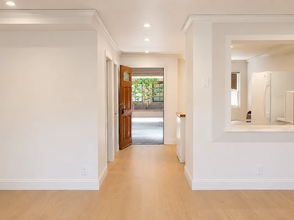 8860 Villa La Jolla Dr #2