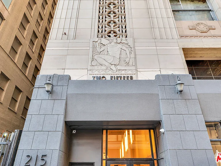 215 W 7th St #811 — Photo 41