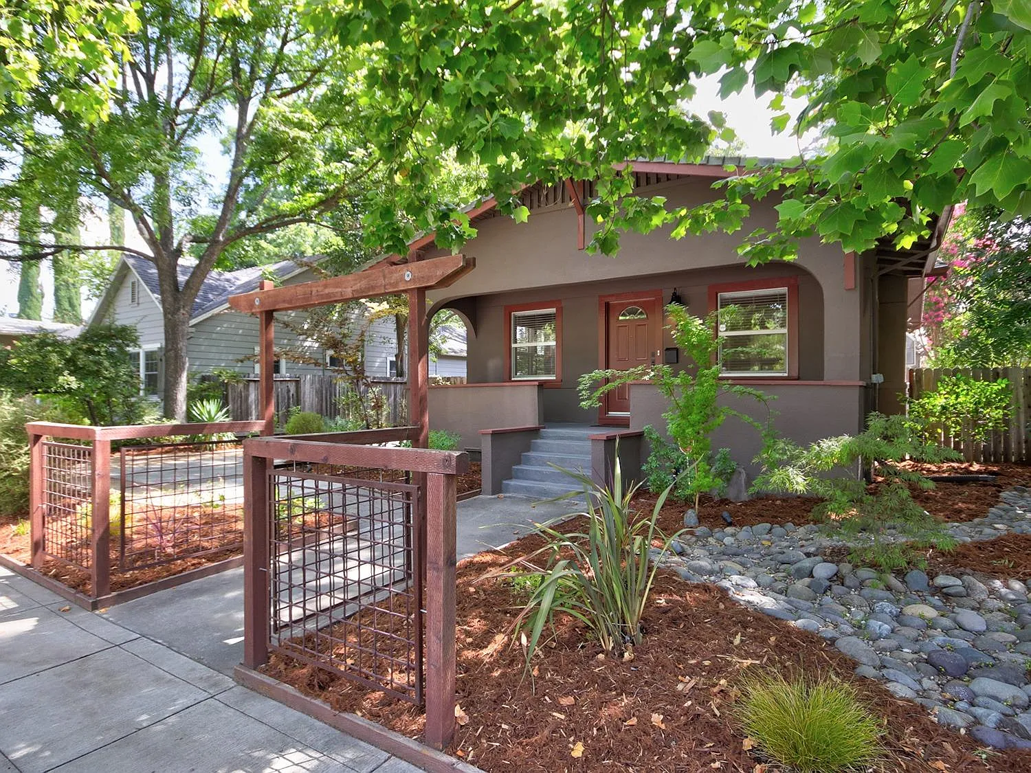 1911 45th St photo 1