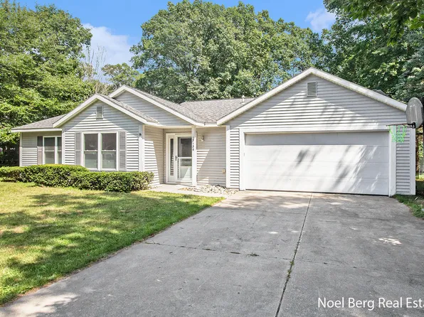 19136 Pine Grove Ct, Spring Lake, MI 49456