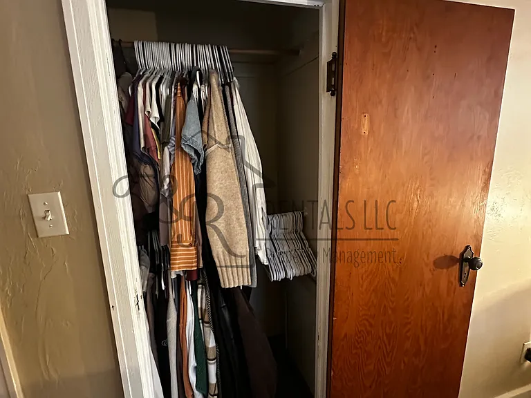 602 N Walnut St — Photo 2