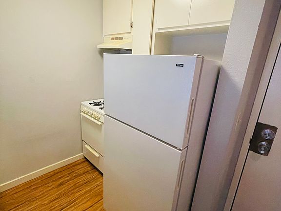 2nd image of 7044 Hawthorn Ave #206