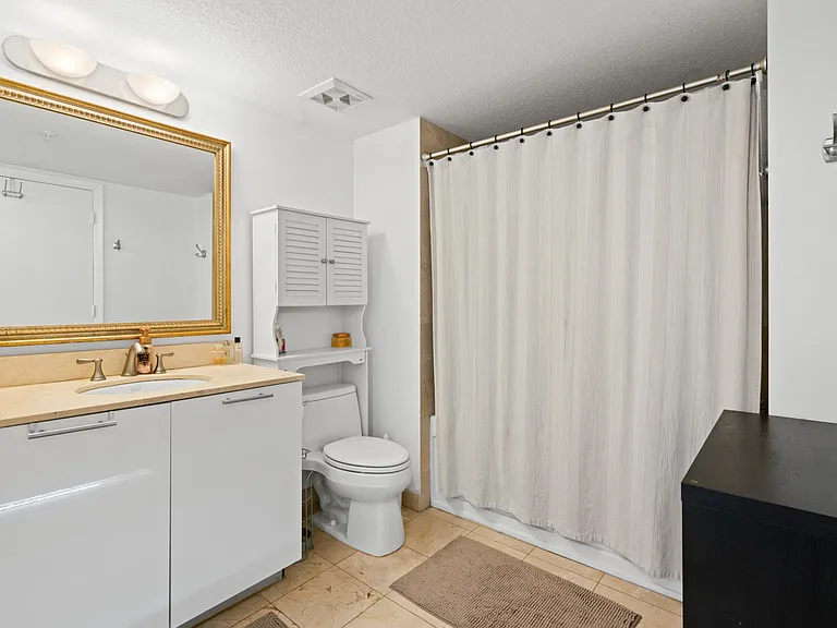 1800 N Bayshore Dr #1604 — Photo 3