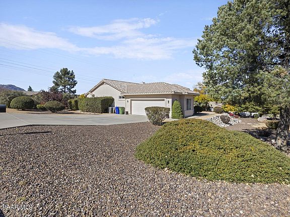 4th image of 1020 E Pinon Oak Dr