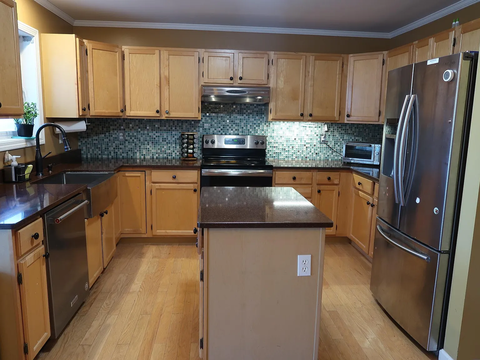 17 Catkin Dr — Photo 3