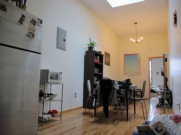 2nd image of 304 Stanhope St #3B