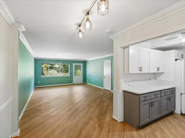 5011 Sentinel Dr APT 61, Bethesda, MD 20816