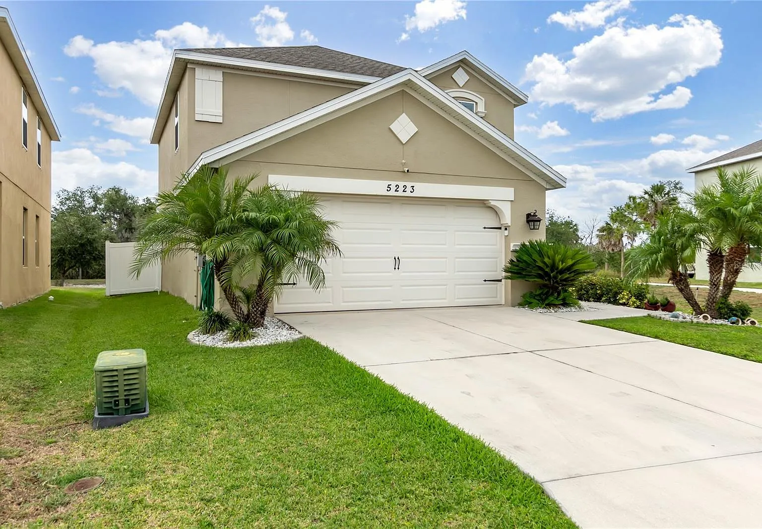 3 bed, 2.5 bath, 1682 sqft, $2,490 — Photo 2