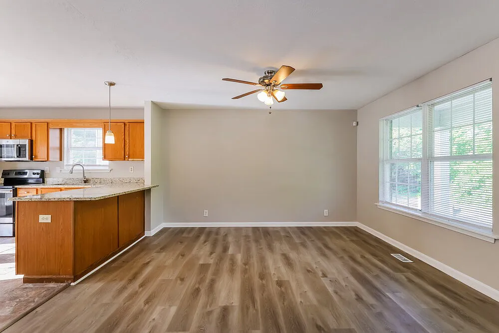 3 bed, 2.0 bath, 1149 sqft, $1,700 — Photo 4