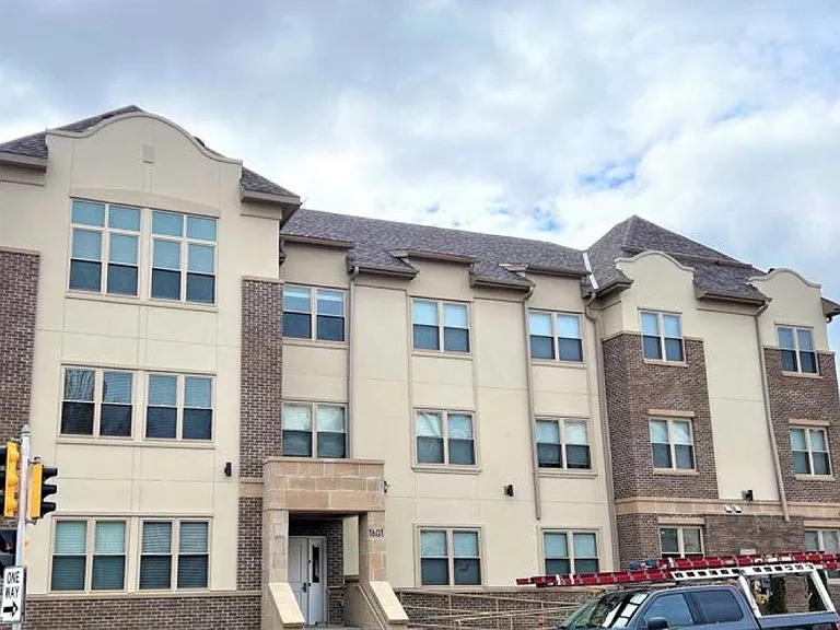 1601 W Kilbourn Ave #1-20 — Photo 1