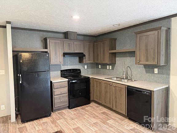 3rd image of 115 Kimberly Cir