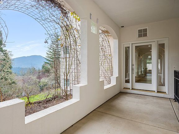 3rd image of 4015 Spring Knoll Dr